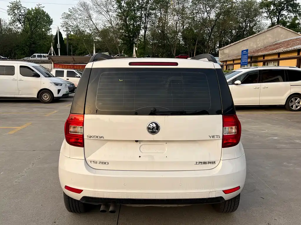 Skoda Yeti 2017 — фото 11