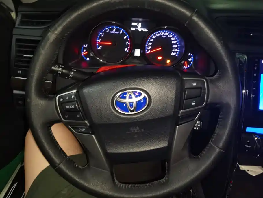 Toyota Reiz 2015 — фото 15
