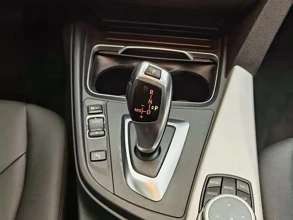 BMW 3 Series 2016 — фото 13