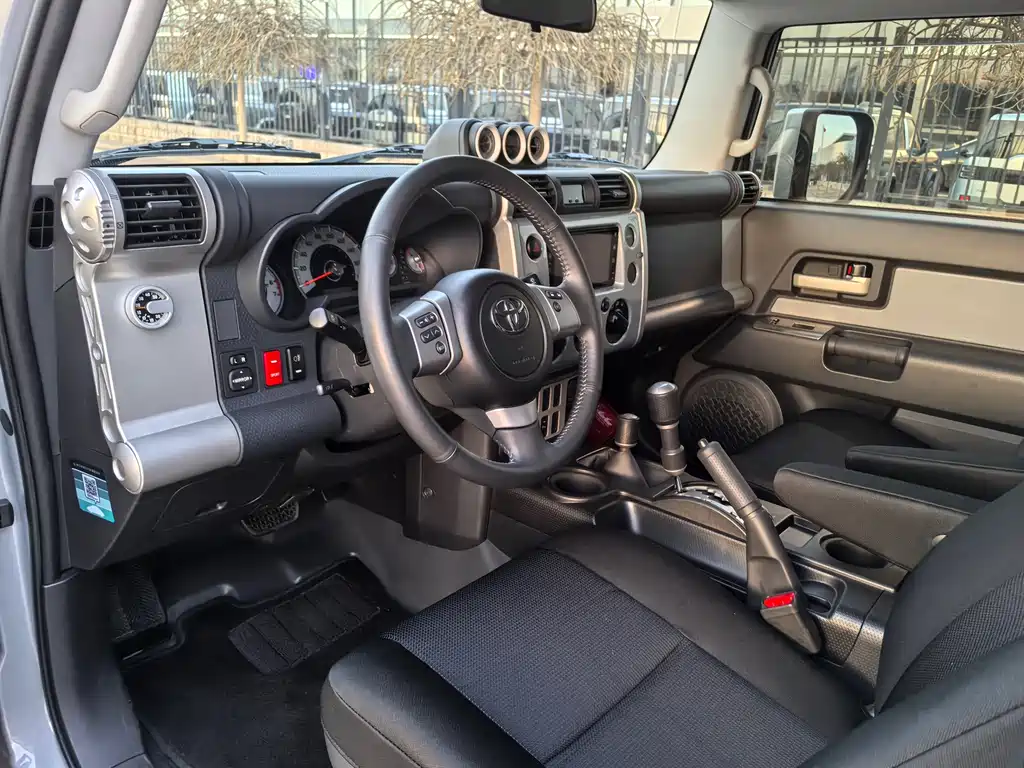 Toyota Land Cruiser 2020 — фото 10
