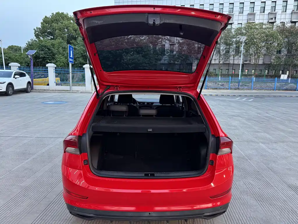 Skoda Rapid Spaceback 2020 — фото 9