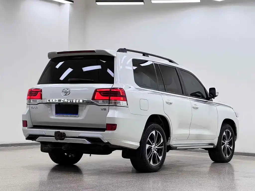 Toyota Land Cruiser 2020 — фото 28