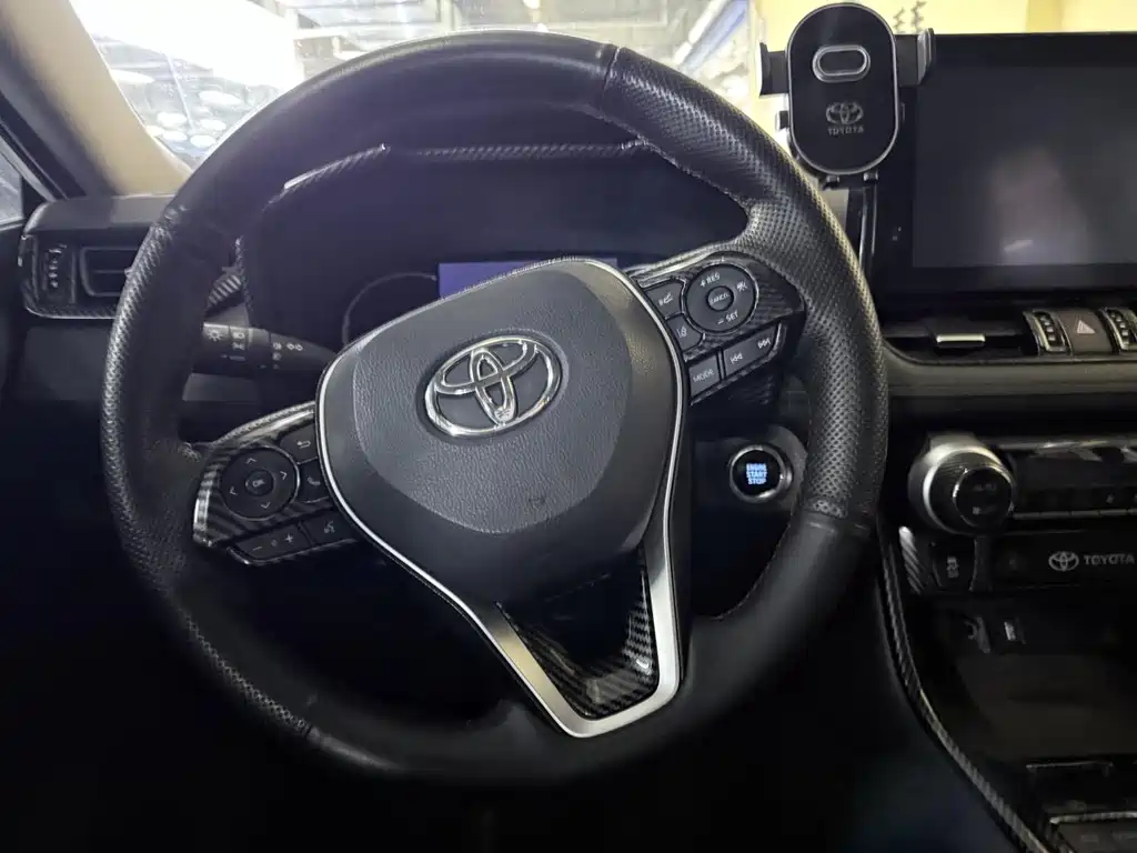 Toyota RAV4 2022 — фото 12