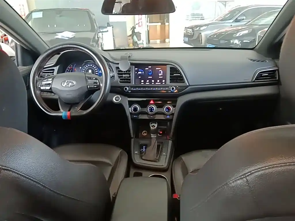 Hyundai Elantra 2020 — фото 10
