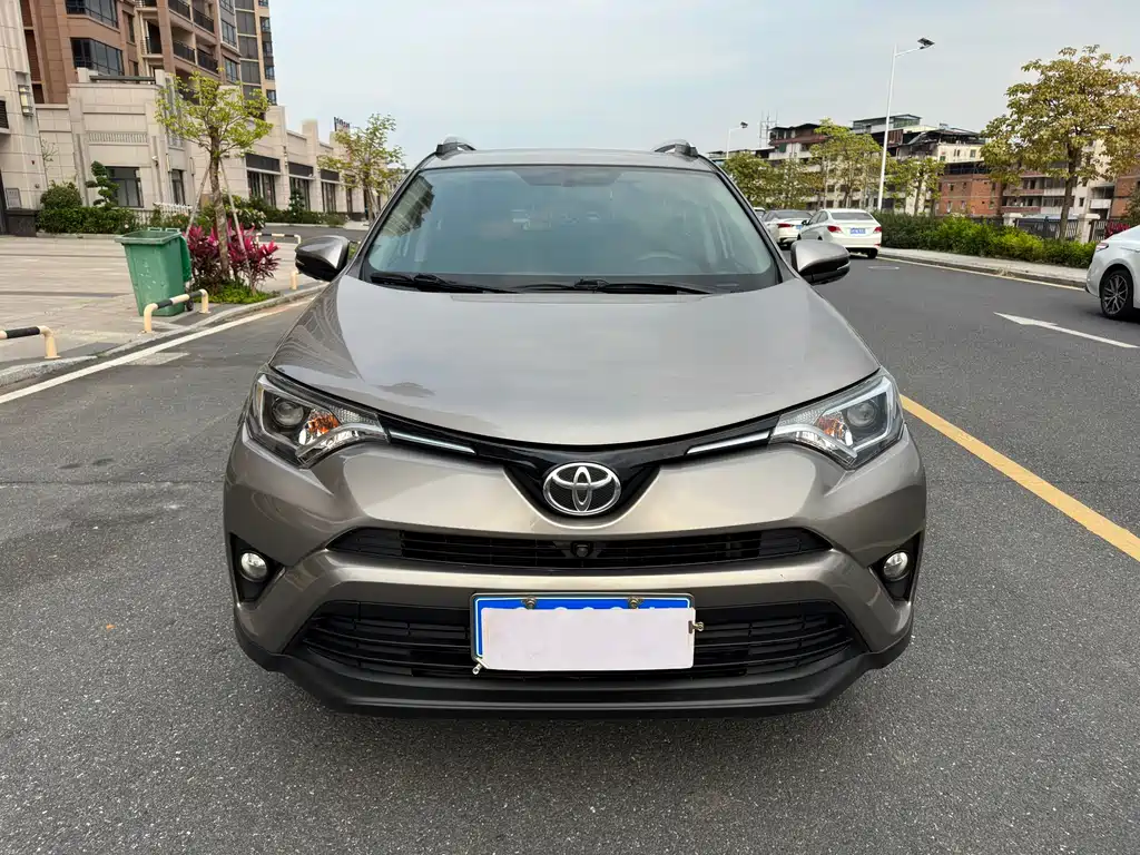 Toyota RAV4 2017 — фото 2