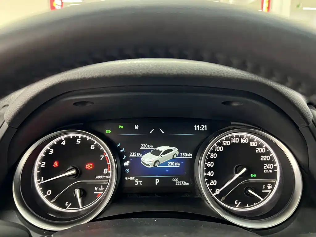 Toyota Camry 2023 — фото 10