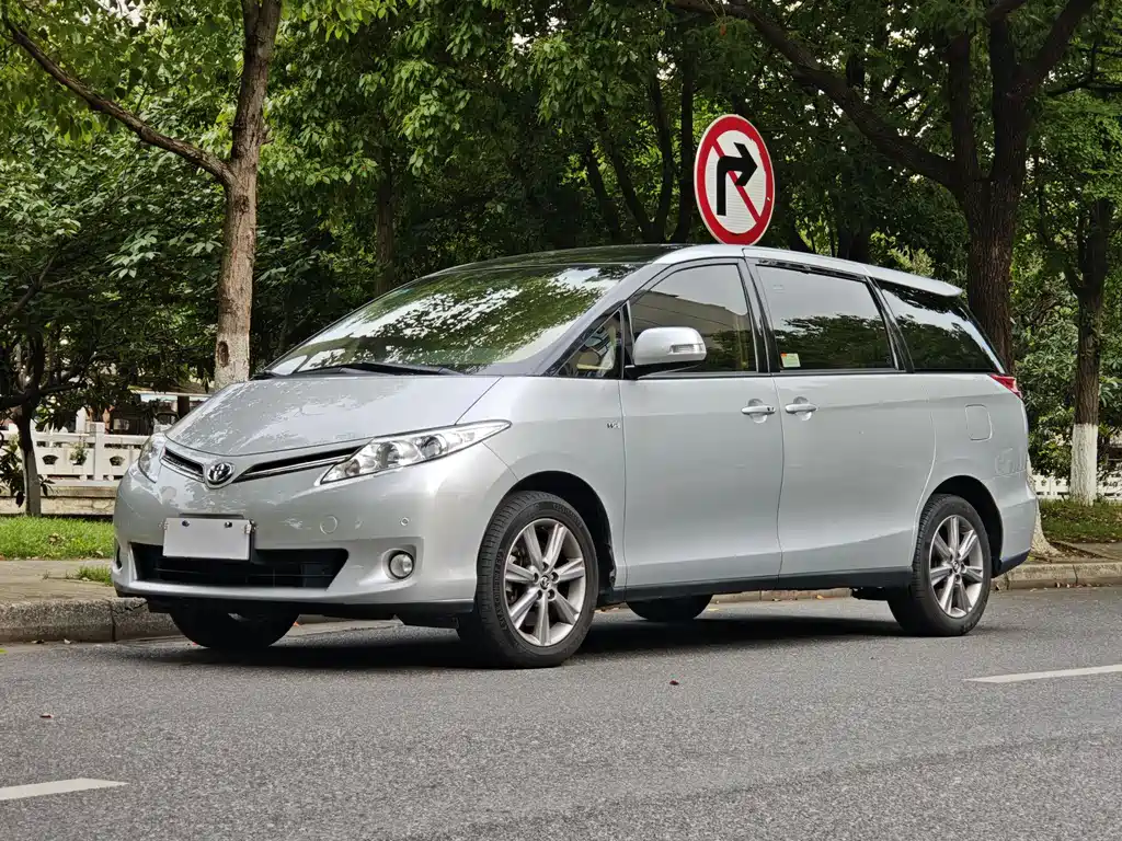 Toyota Previa 2018 — фото 1