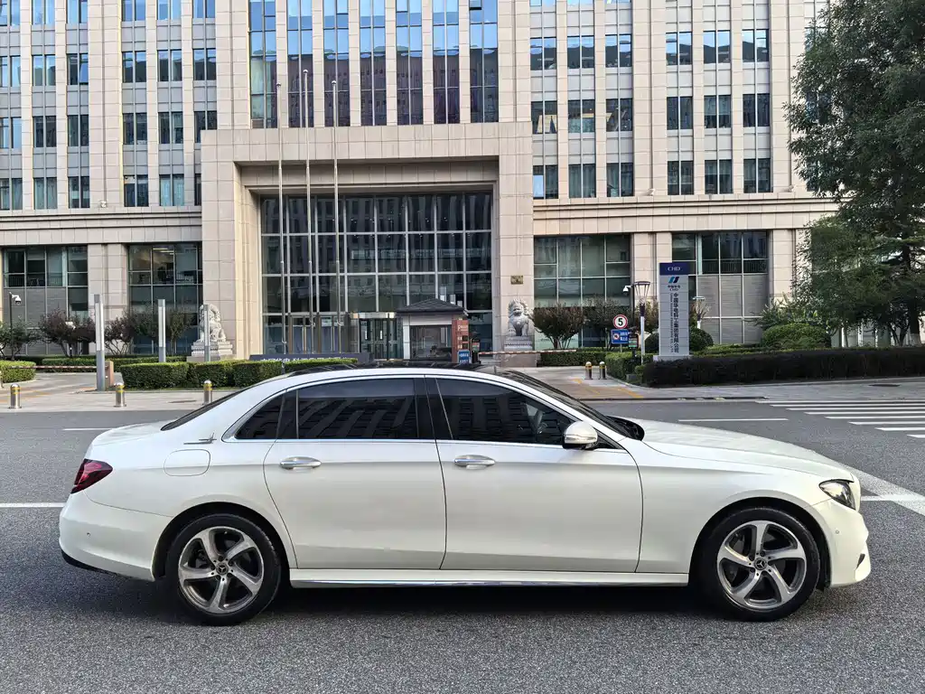 Mercedes-Benz E-Class 2018 — фото 10