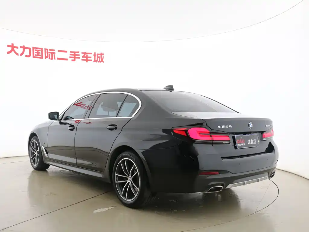 BMW 5 Series 2022 — фото 13