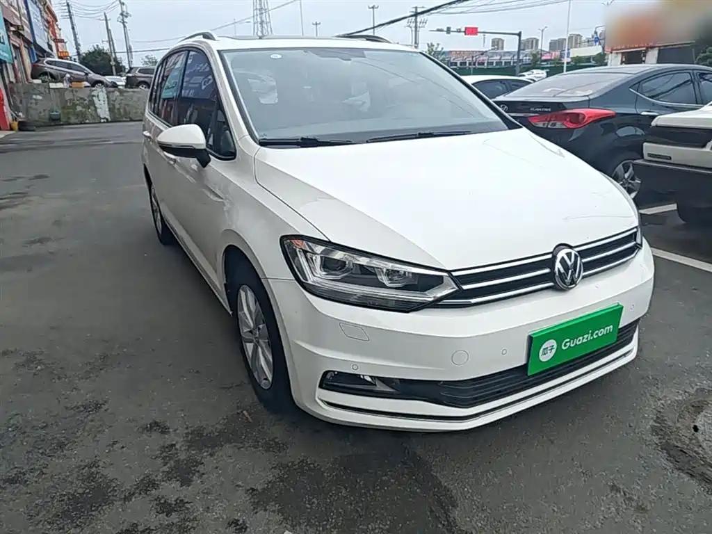 Volkswagen Touran 2017 — фото 4