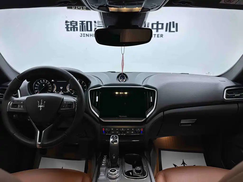 Maserati Ghibli 2021 — фото 11