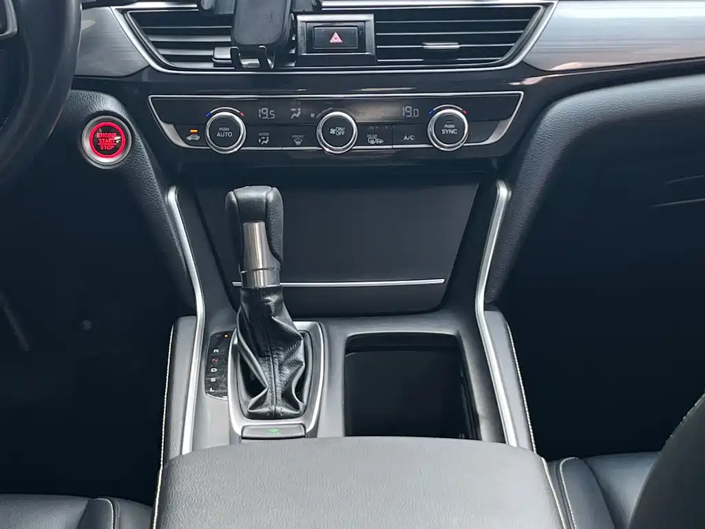 Honda Inspire 2019 — фото 13