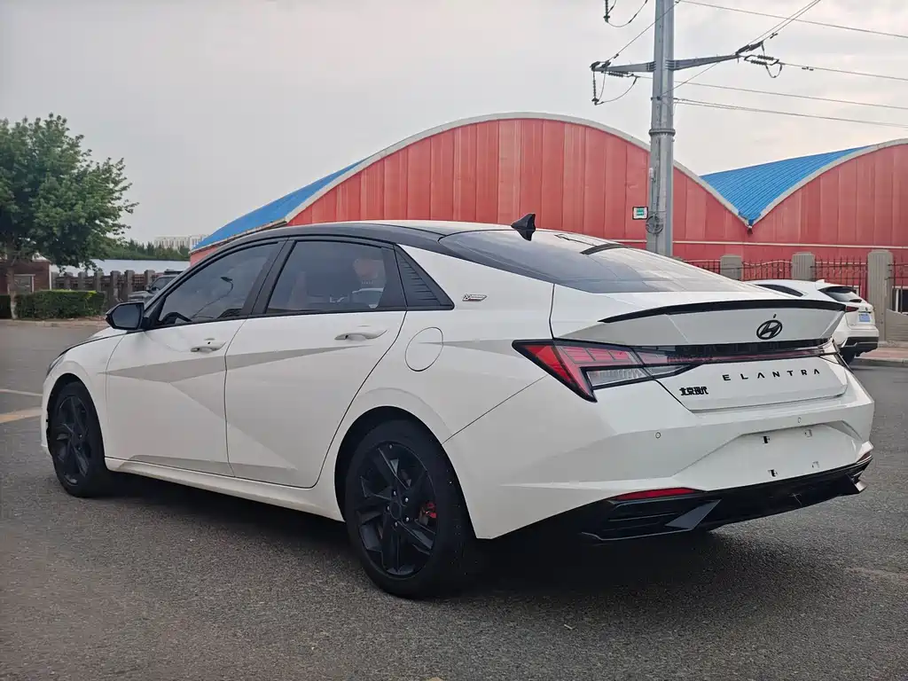 Hyundai Elantra 2022