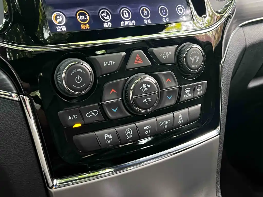 Jeep Grand Cherokee 2022 — фото 14