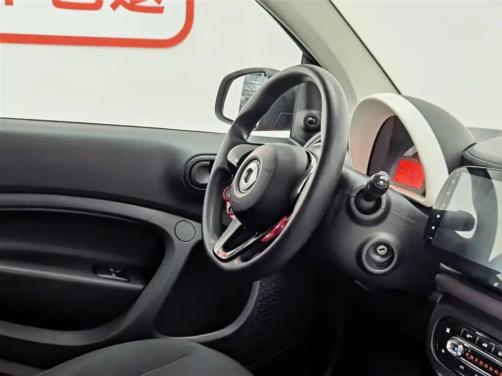 smart Fortwo 2017 — фото 22