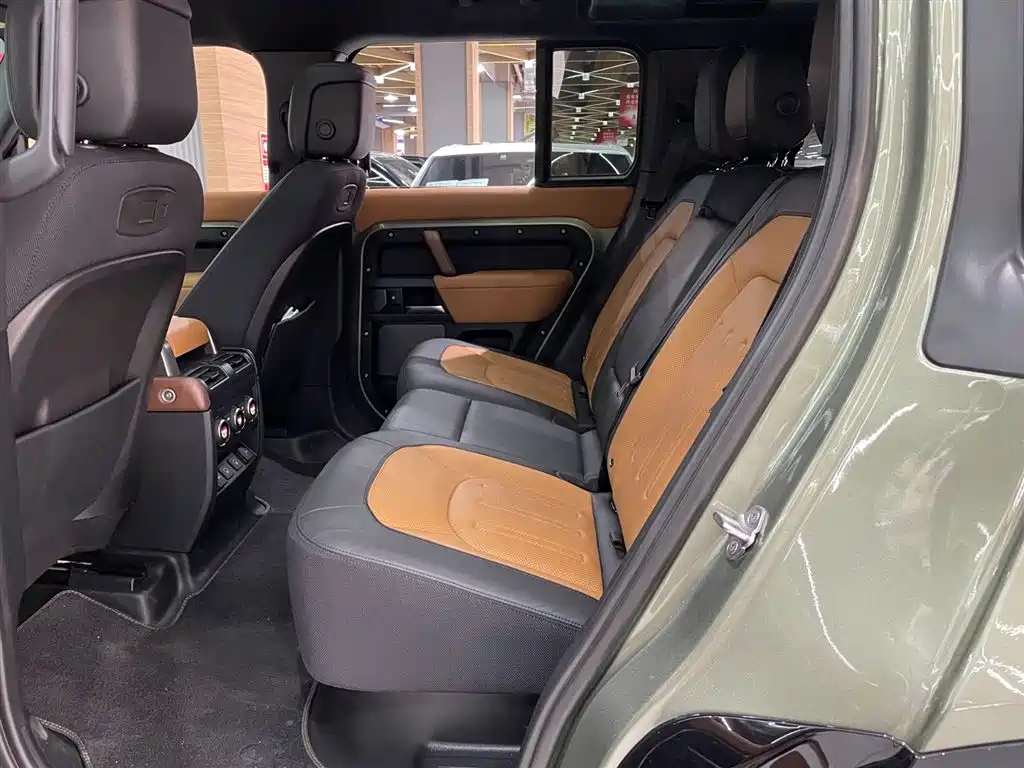 Land Rover Defender 2021 — фото 11