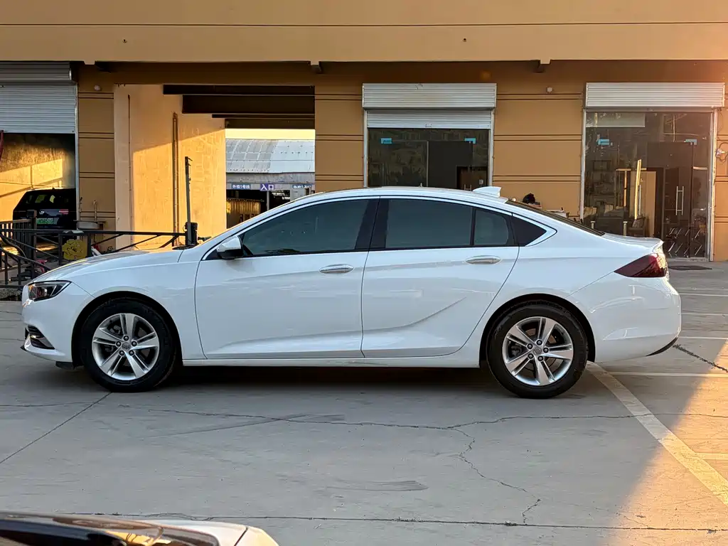 Buick Regal 2018 — фото 15