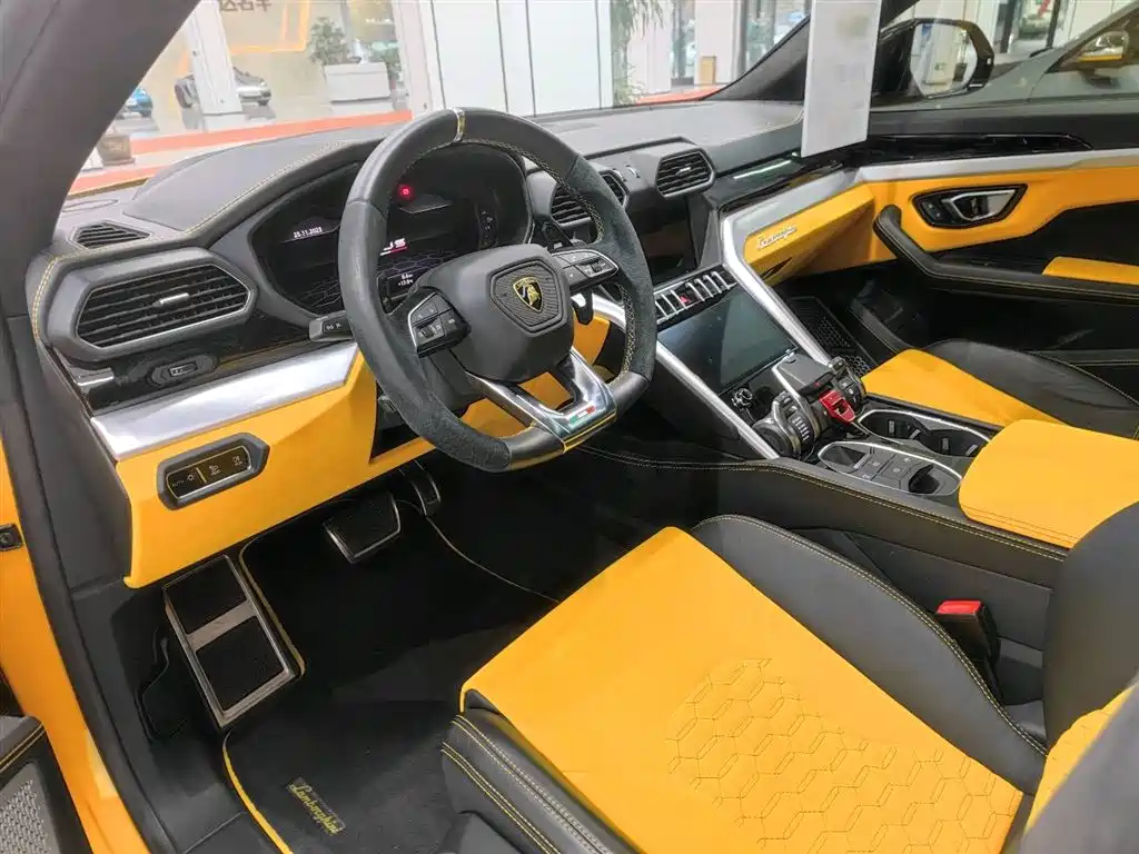Lamborghini Urus 2020 — фото 2