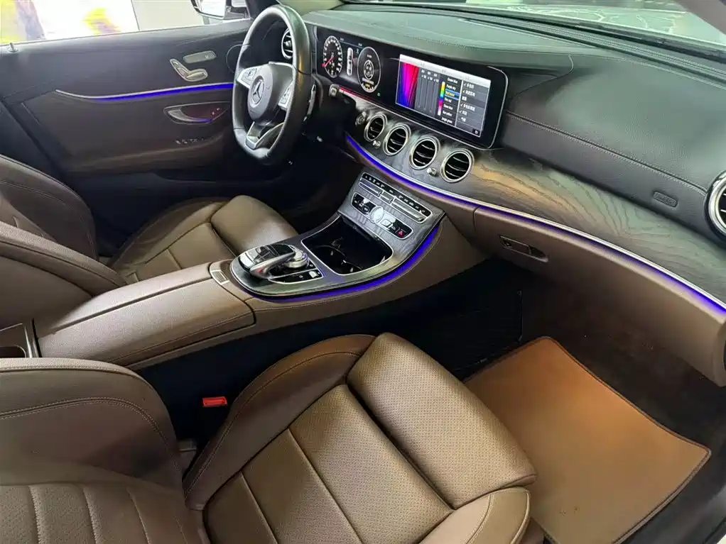 Mercedes-Benz E-Class 2018 — фото 13