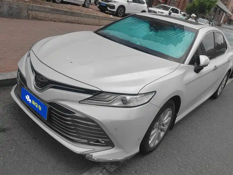 Toyota Camry 2021 — фото 1