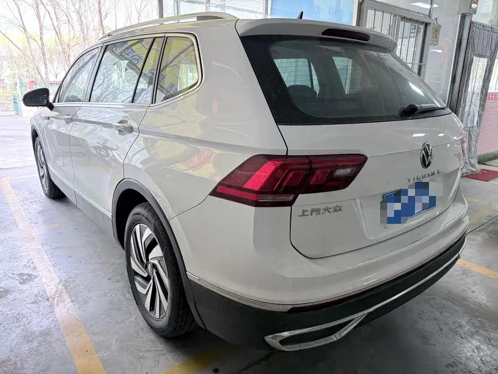 Volkswagen Tiguan L 2023 — фото 19