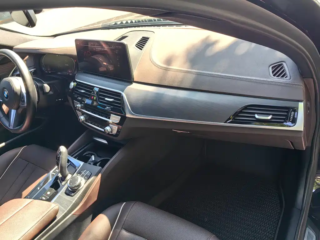 BMW 5 Series 2022 — фото 17