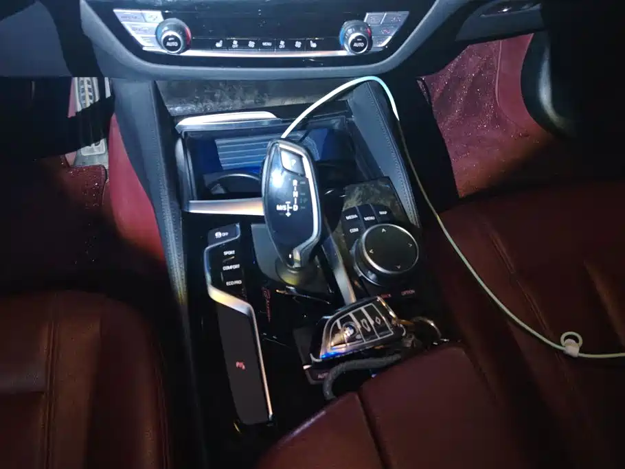 BMW 5 Series 2019 — фото 16
