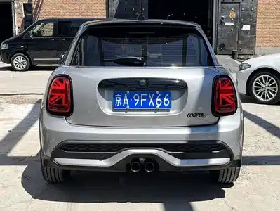 MINI MINI 2023