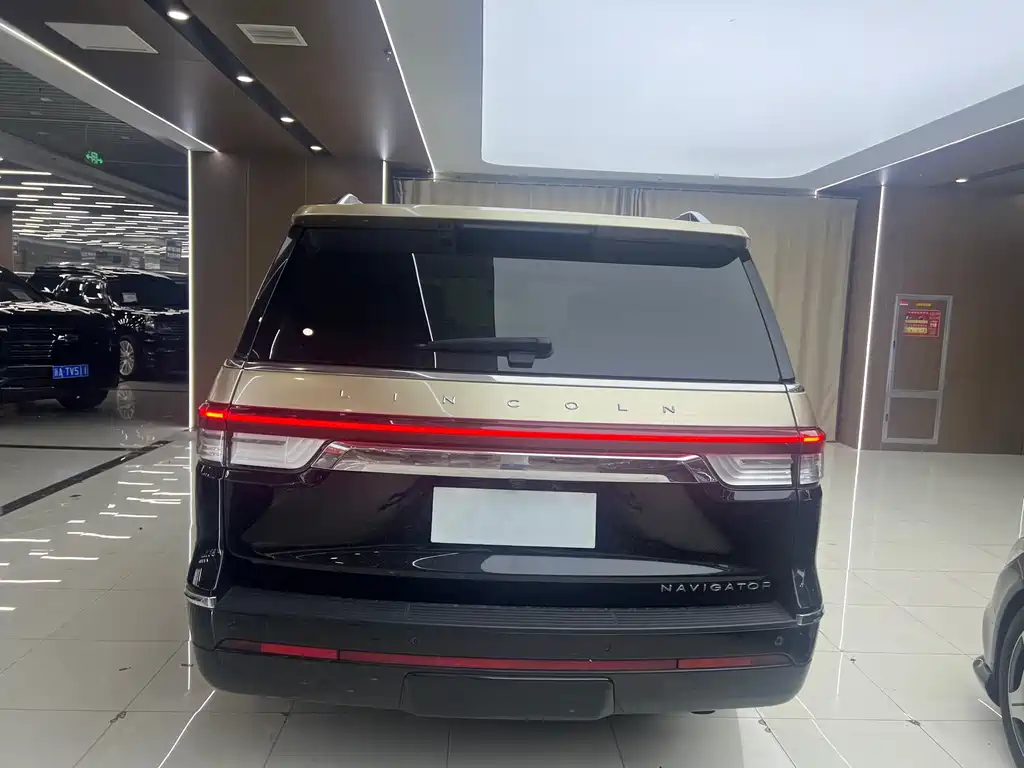 Lincoln Navigator 2022 — фото 11