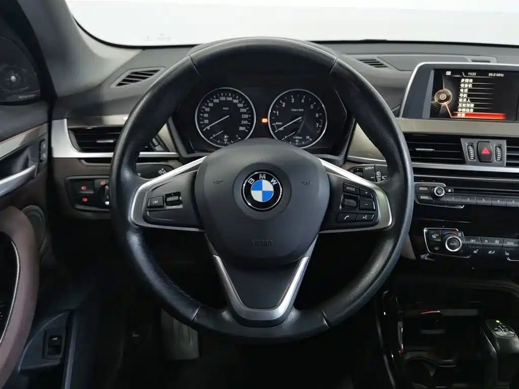 BMW X1 2016 — фото 11