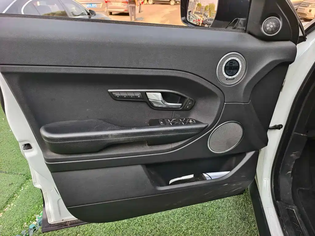 Land Rover Evoque 2015 — фото 10