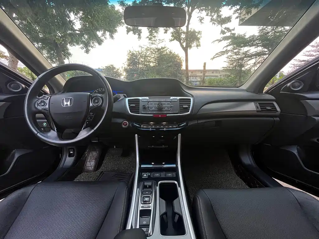 Honda Accord 2017 — фото 13