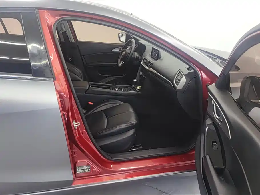 Mazda 3 Axela 2019 — фото 8