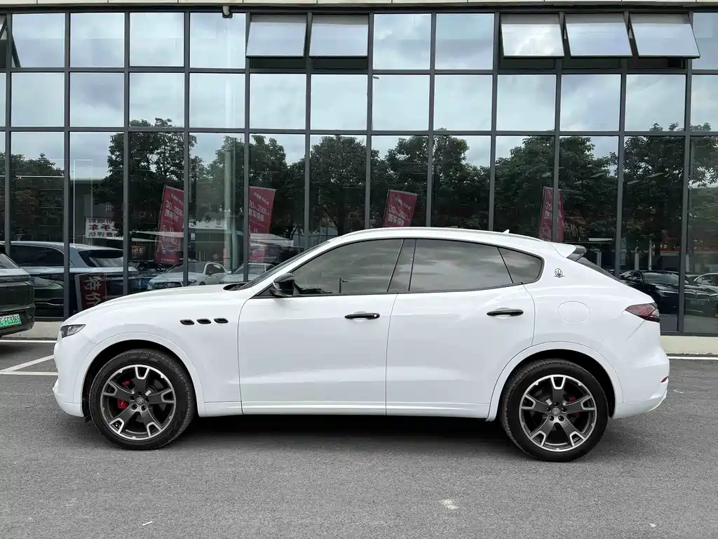 Maserati Levante 2017 — фото 9