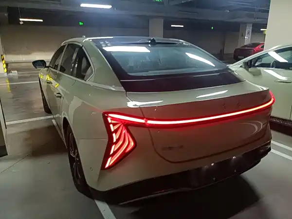 Hongqi EH7 2026