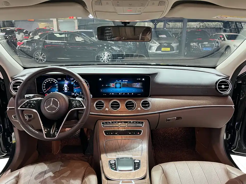Mercedes-Benz E-Class 2022 — фото 18