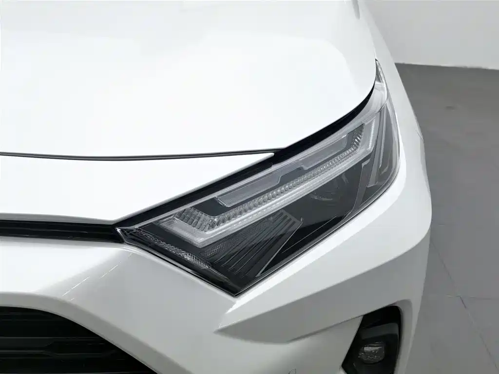 Toyota RAV4 2023 — фото 7