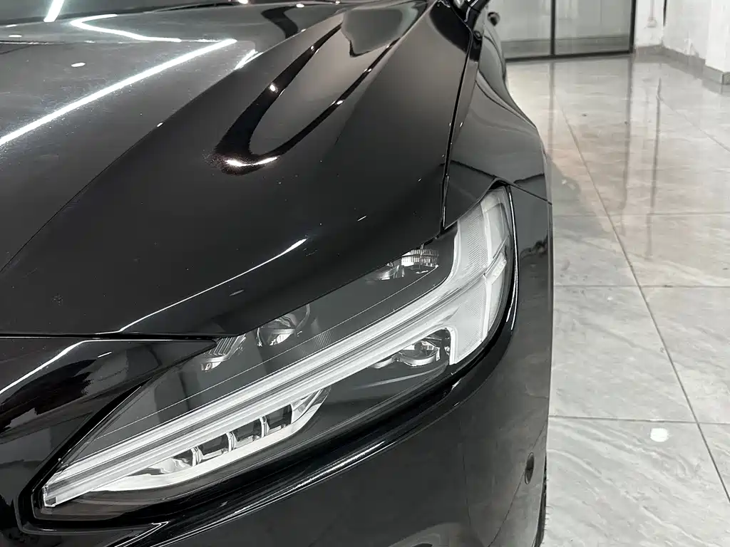 Volvo S90 2018 — фото 14