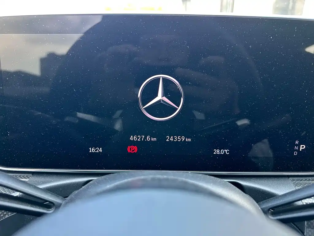 Mercedes-Benz C-Class 2025 — фото 14