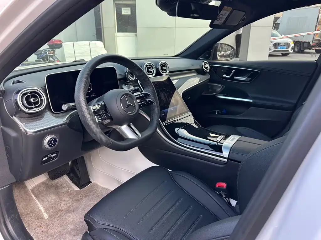 Mercedes-Benz C-Class 2025