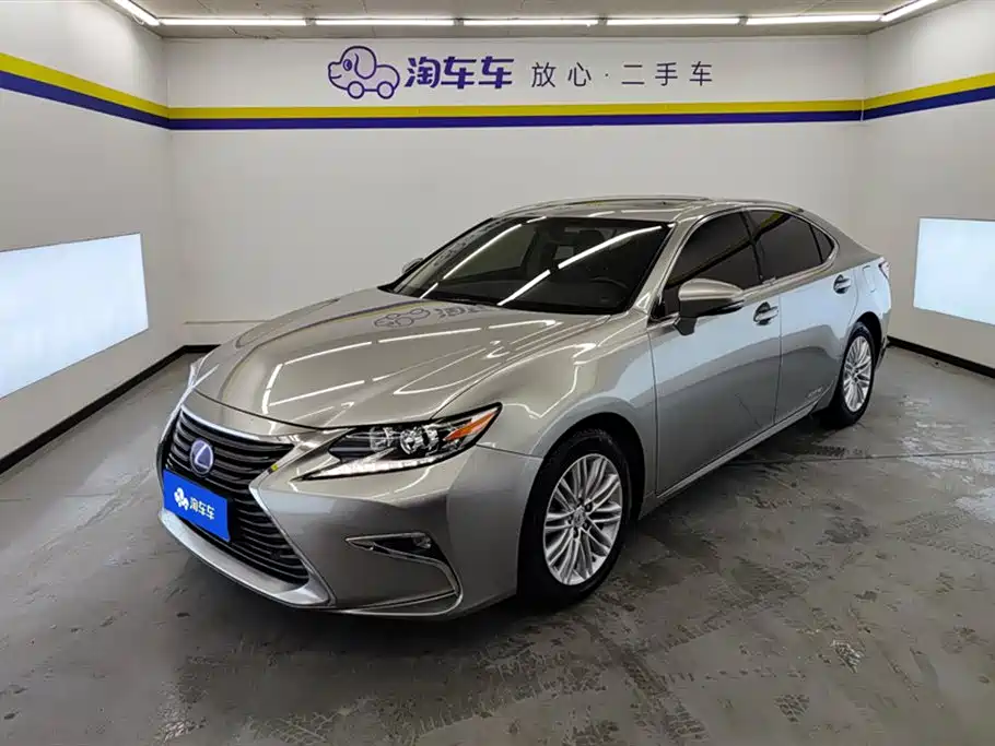 Lexus ES 2017 — фото 1
