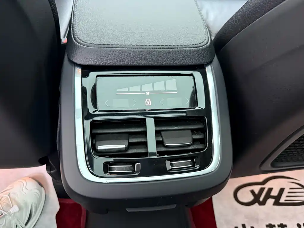 Volvo XC90 2017 — фото 20