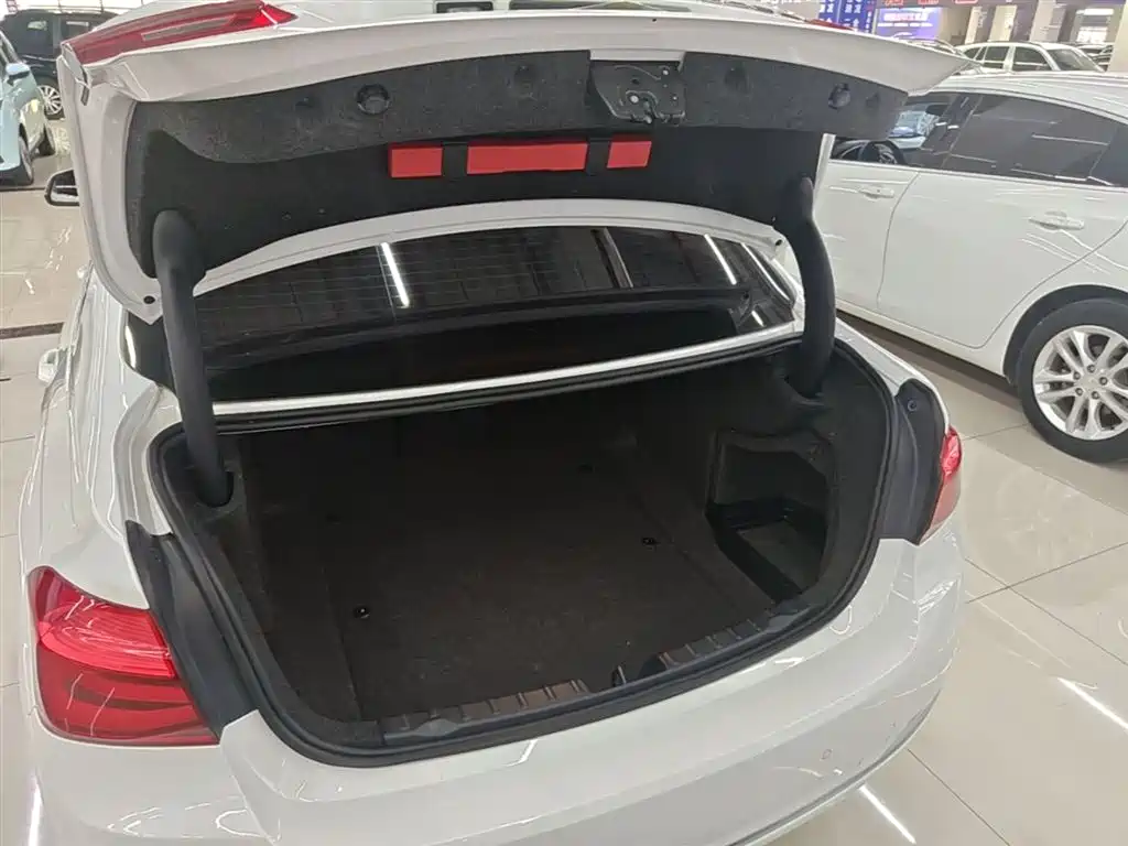 BMW 3 Series 2017 — фото 19