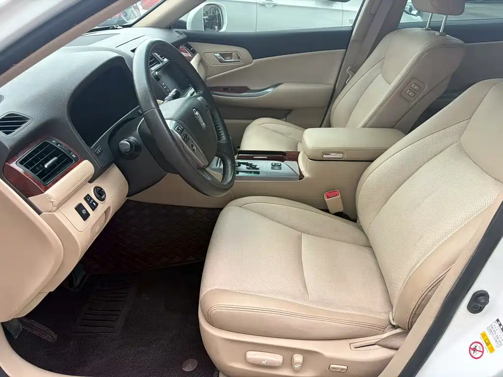 Toyota Crown 2015 — фото 4