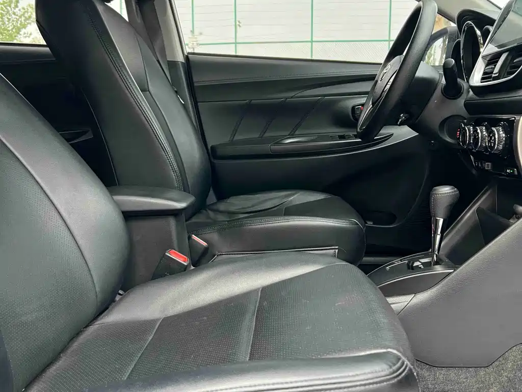 Toyota Yaris L 2022