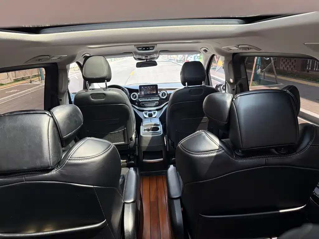 Mercedes-Benz V-Class 2020 — фото 12