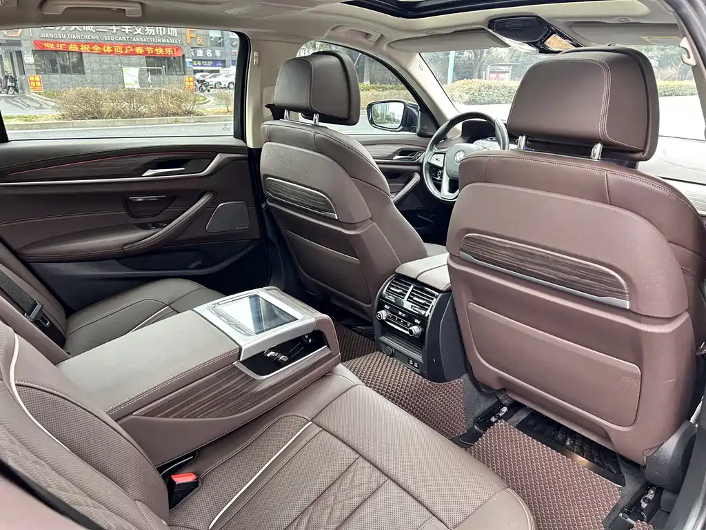 BMW 5 Series 2021 — фото 14