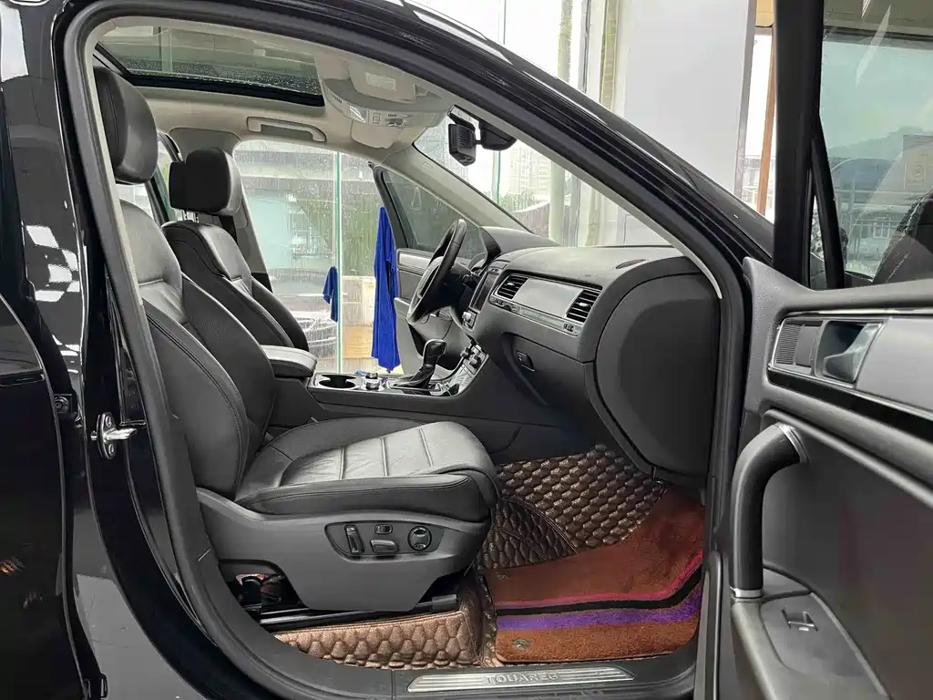 Volkswagen Touareg 2018 — фото 10