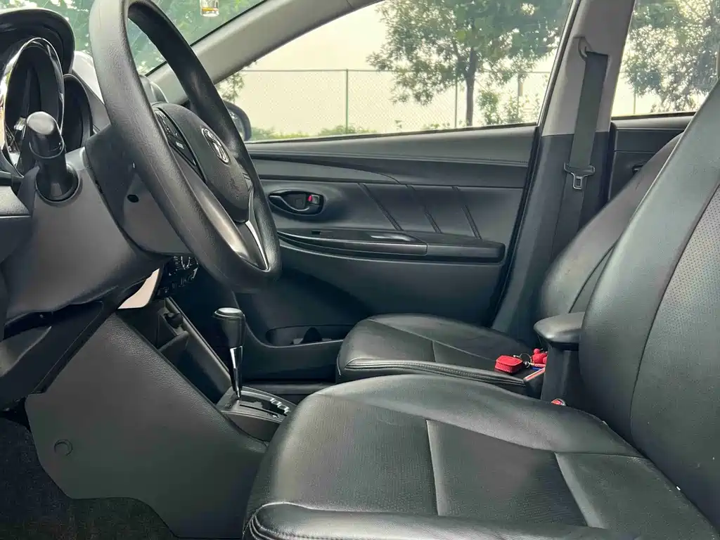 Toyota Yaris L 2022