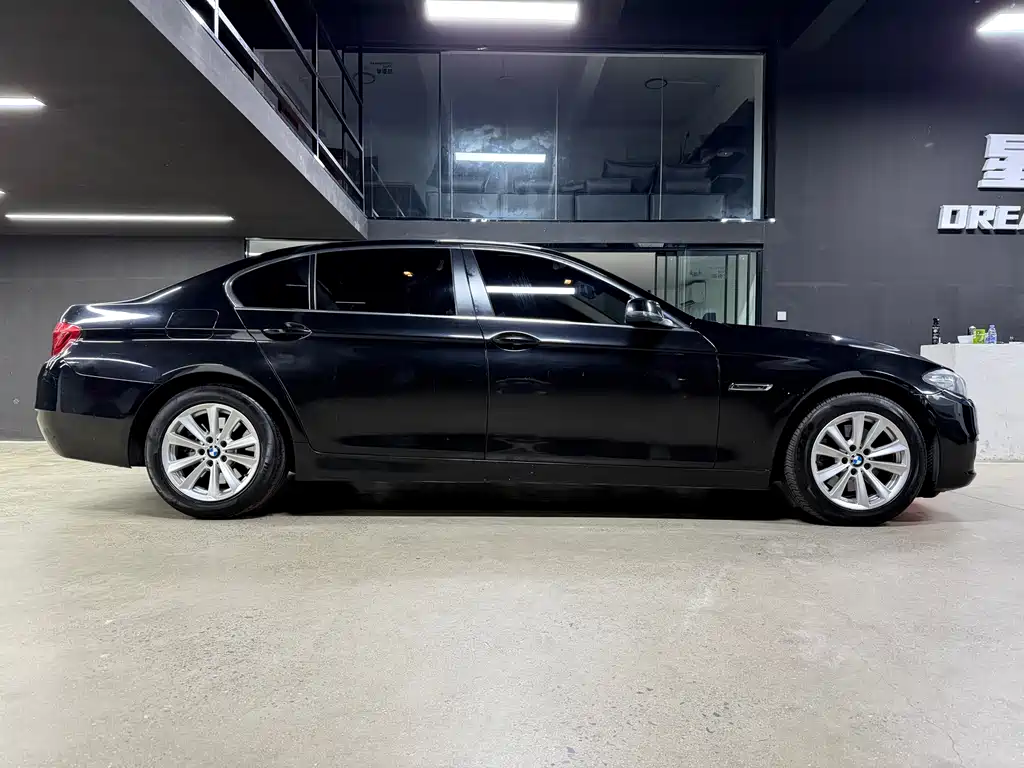 BMW 5 Series 2015 — фото 10